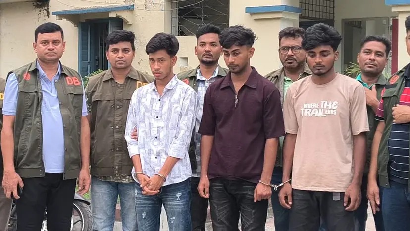 পাবনায় কিশোরী হত্যার রহস্য উদ্ঘাটন, প্রেমিকসহ আটক ৩
